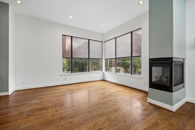 Foto del edificio - 732 Ruthven St