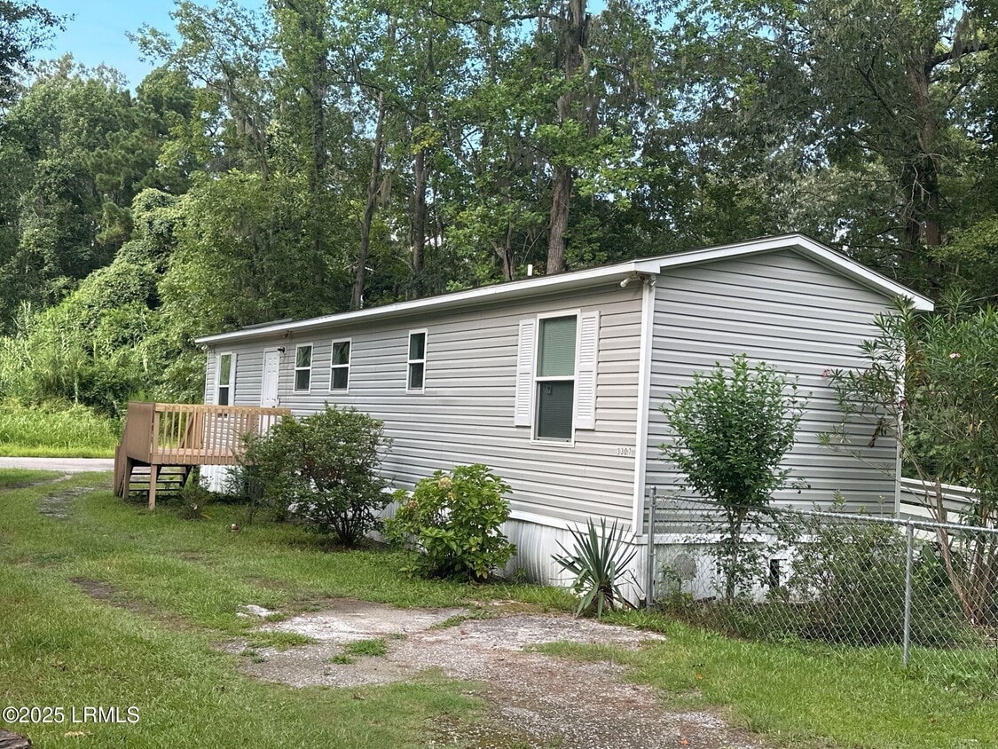 Building Photo - 3307 Powell Dr
