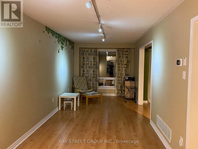 Photo du bâtiment - 5958 Greensboro Dr