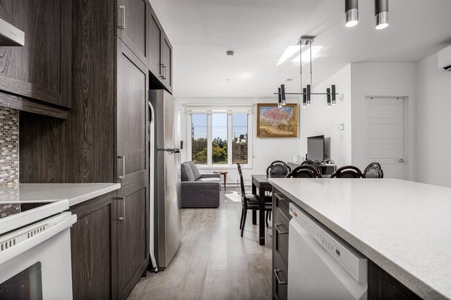 Building Photo - 79 Elm Ave