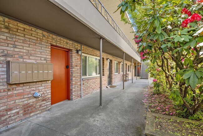Foto del edificio - NEW, HIGH-END RENOVATED  1 bed / 1 bath at the Lydia in Ballard! In-Unit Laundry!