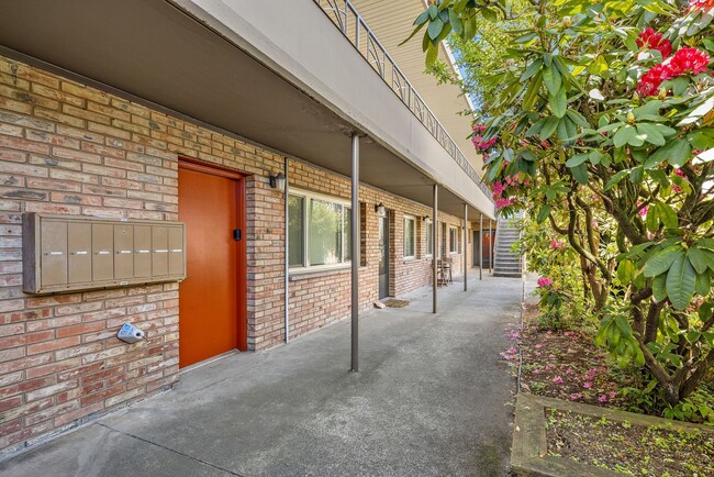 Building Photo - NEW, HIGH-END RENOVATED  1 bed / 1 bath at the Lydia in Ballard! In-Unit Laundry!