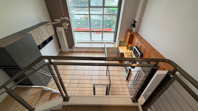 Building Photo - EPIC REA- Amazing SOMA Loft w/View - 1 BR/...