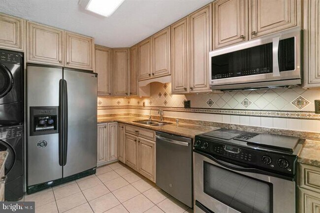 Building Photo - 8340 Greensboro Dr