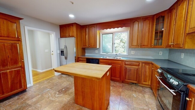 Building Photo - 240 Belknap Rd