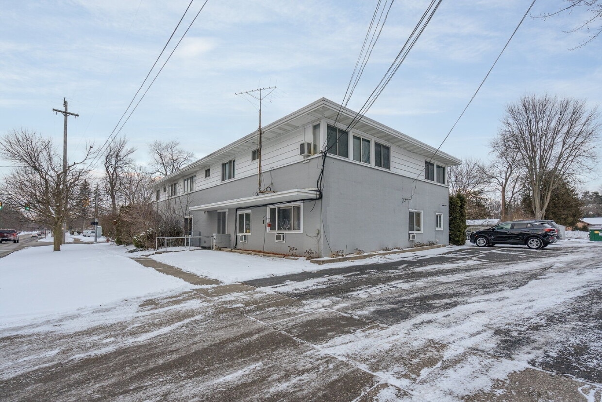 Primary Photo - Efficiency Rental Available Immediately! $...