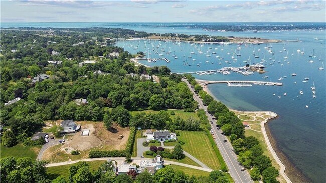 Foto del edificio - 1 Harbor View Dr