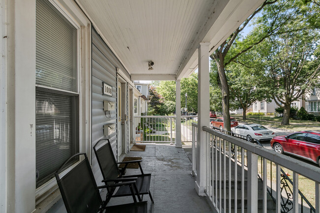 Building Photo - 1008 Garnett Pl