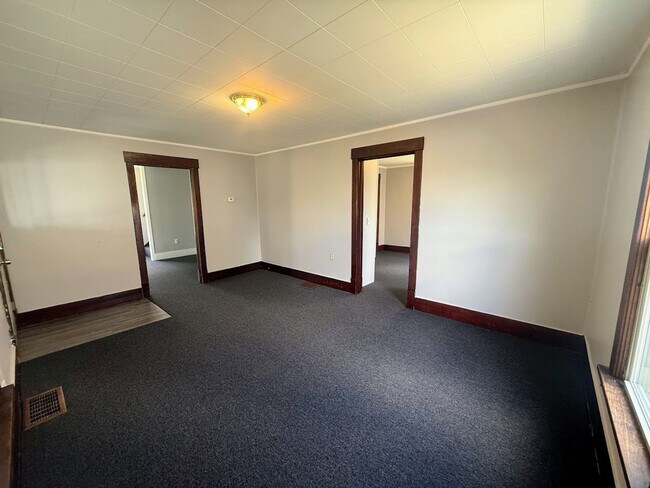 Foto del edificio - Three-bedroom one bathroom home for rent in North Canton