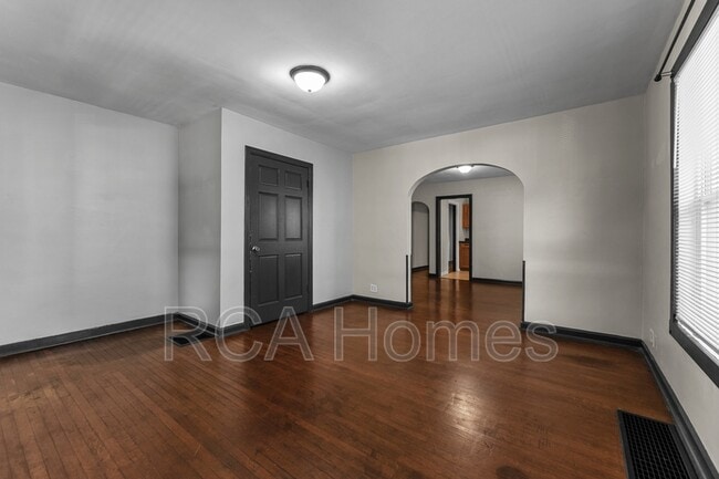 Building Photo - 1613 Pleasant St
