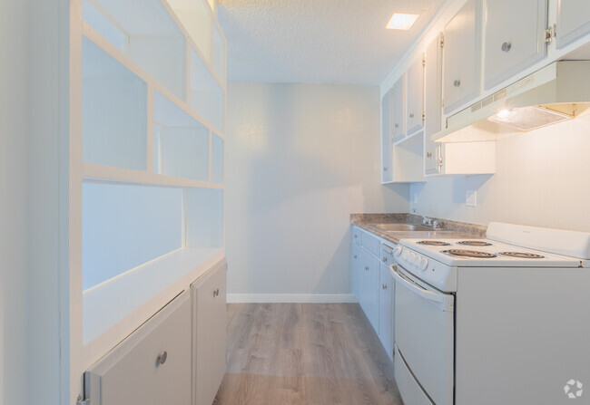 Kitchen - Del Coronado Apartments