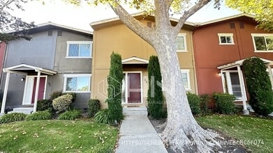 Building Photo - 532 Tyrella Ave