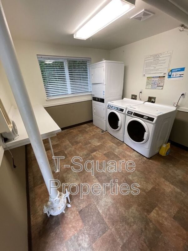 Building Photo - 7041 S 116th Pl