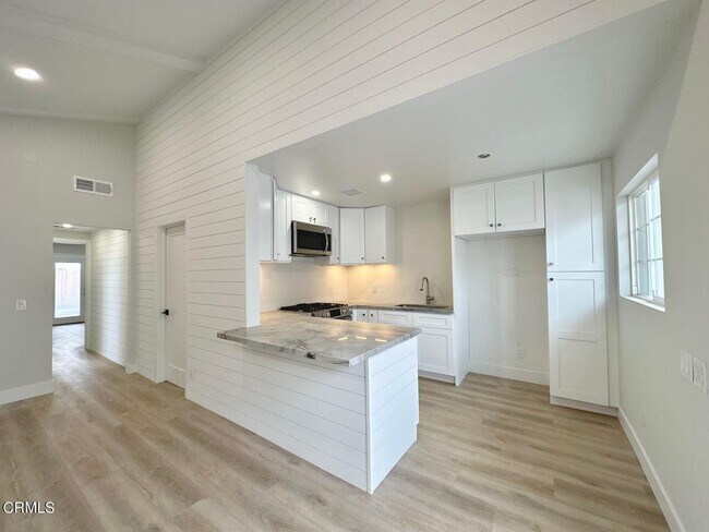 Building Photo - 900 Catamaran St
