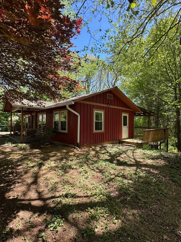 Foto del edificio - 186 Pisgah View Rd