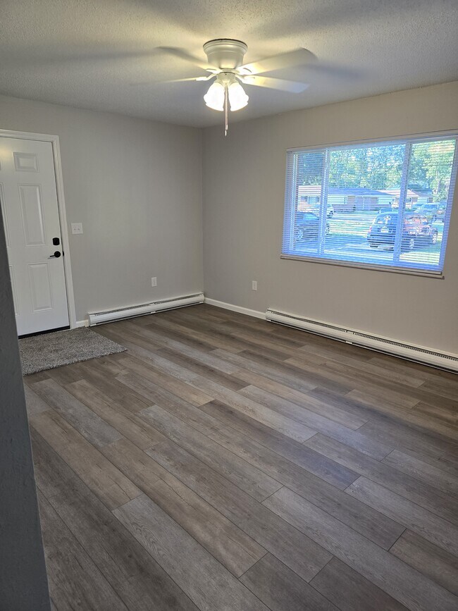 Vista de la sala de estar 2 - 5856 Acres Rd