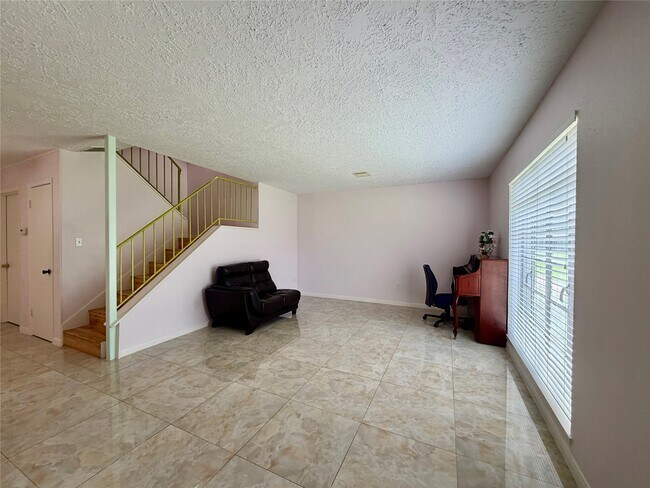 Foto del edificio - 7214 Crownwest St