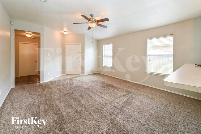 Foto del edificio - 17822 Seco Creek Ln