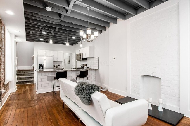 Building Photo - 1013 E Rich St