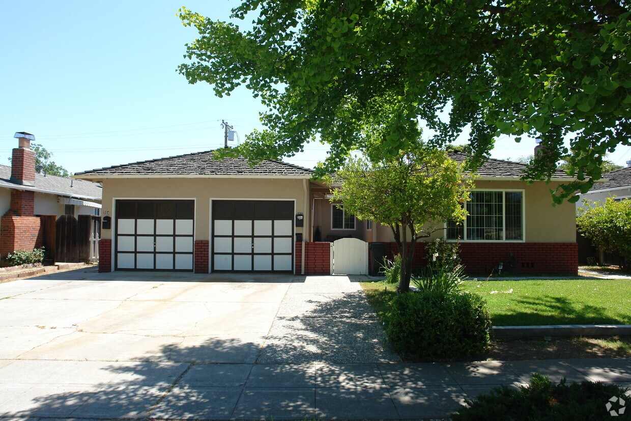 Building Photo - 984-986 Zarick Dr