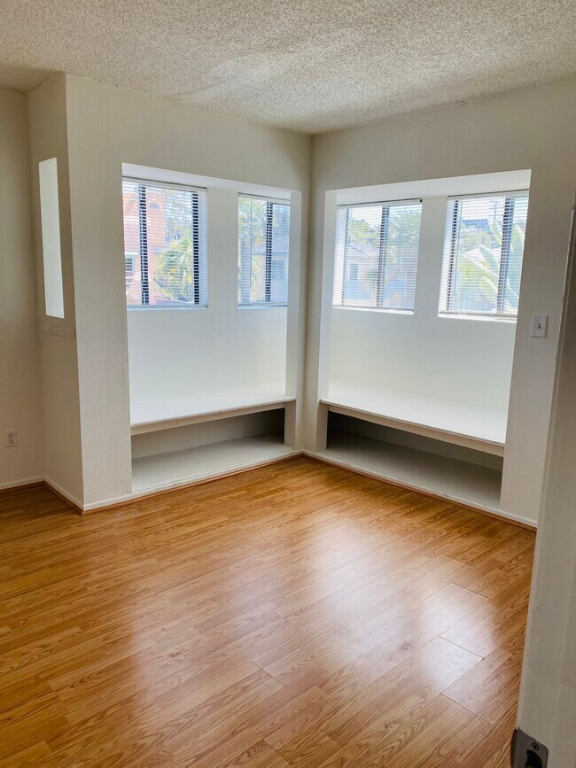 Building Photo - 733 Hill St