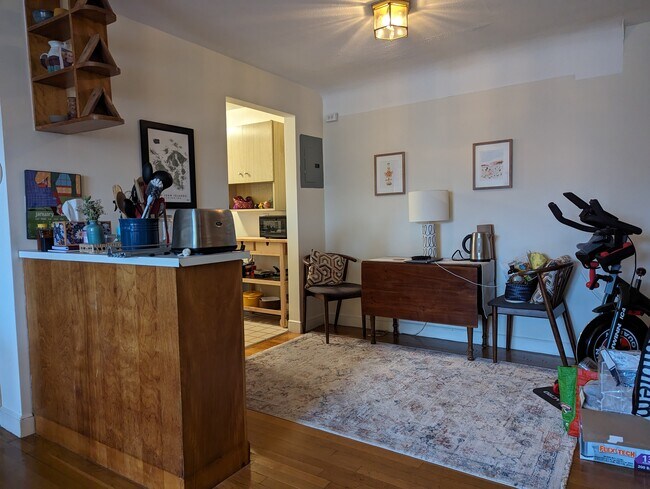 Foto del edificio - 8 Commonwealth Ct