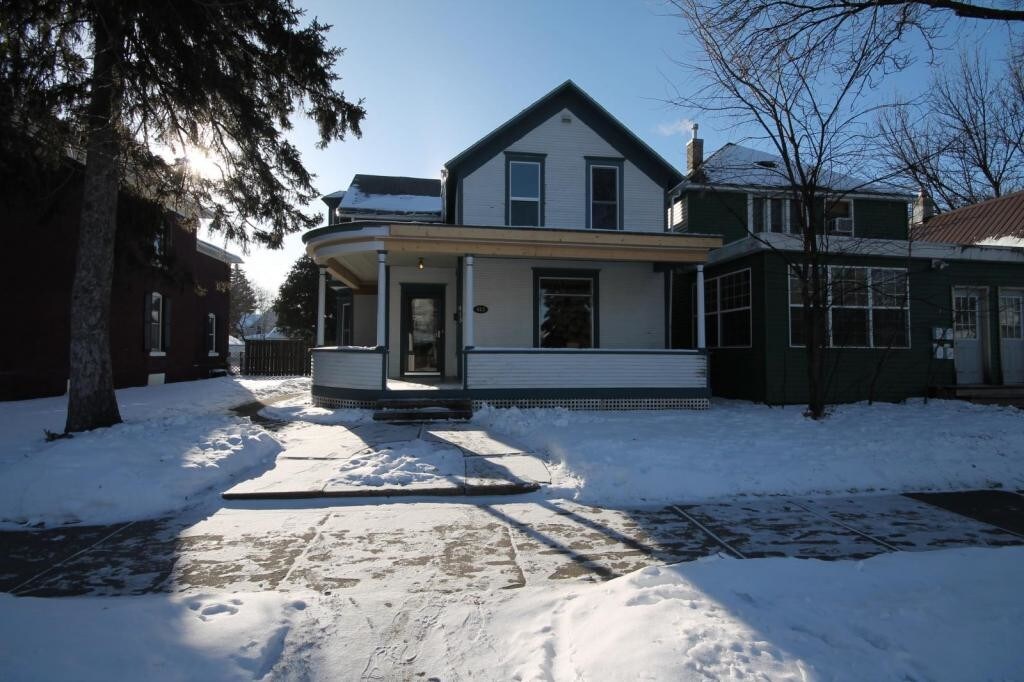Primary Photo - 413 N 4th St