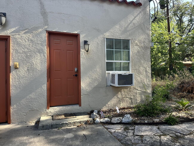 Building Photo - 119 E Ridgewood Ct