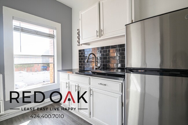 Foto del edificio - 744 Beacon Ave