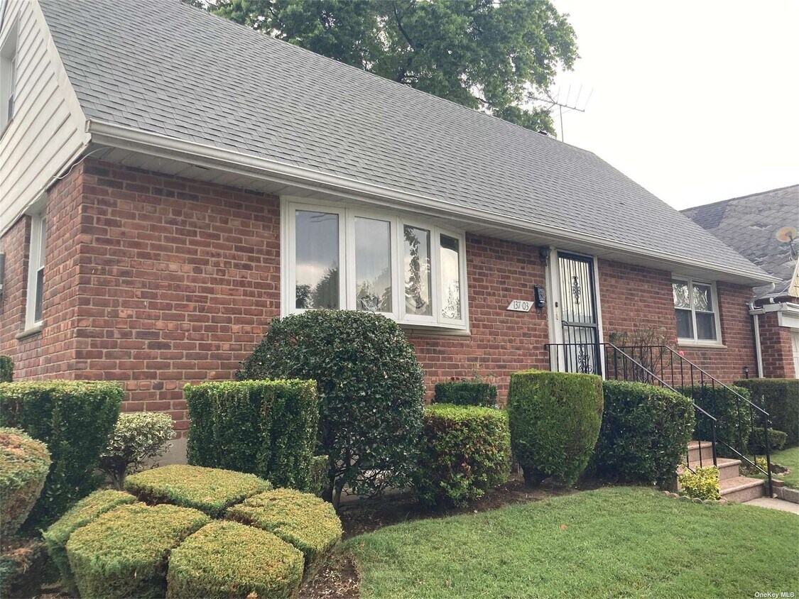 Primary Photo - 137-03 Negundo Ave