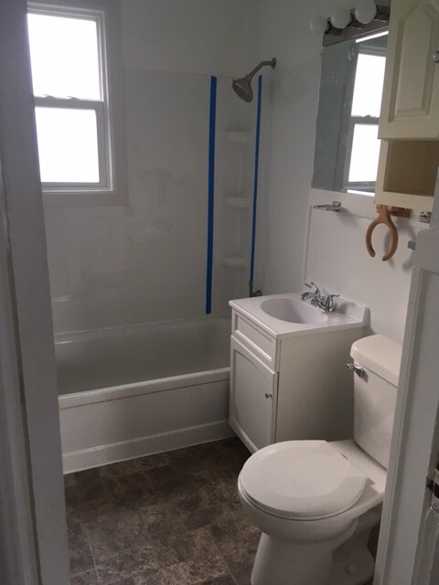 Building Photo - 114 23rd St S