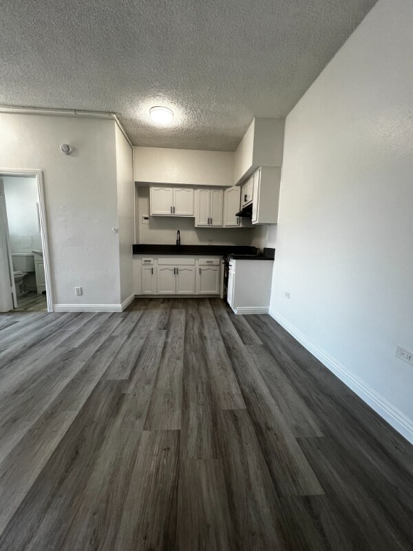 Foto del edificio - 15901 S Vermont Ave