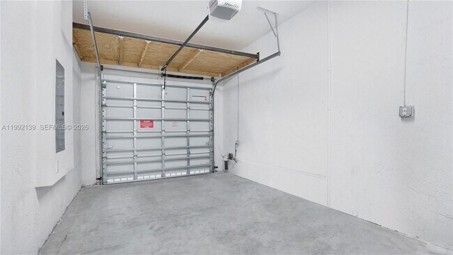 Foto del edificio - 2676 SE 12th St