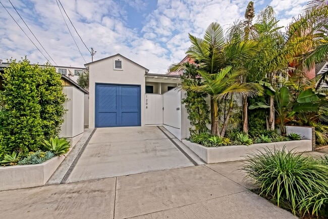 Completely Remodeled, Custom 3BR2BA Home w/ Spacious Floorplan, Amazing Indoor/Outdoor Space, Gat... - Completely Remodeled, Custom 3BR2BA Home w/ Spacious Floorplan, Amazing Indoor/Outdoor Space, Gat...