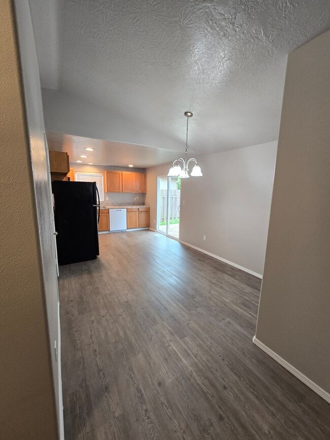 Foto del edificio - Pet Friendly, Single Level 3bed : 2bath Ho...