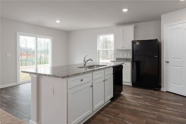 Building Photo - 2106 Briar Run Dr