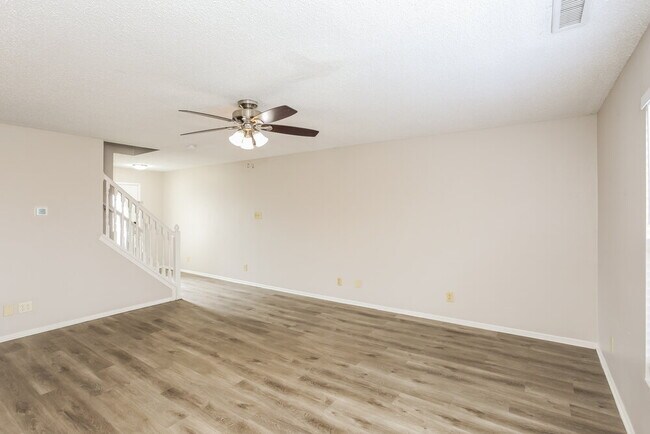 Building Photo - 8840 Hosta Way