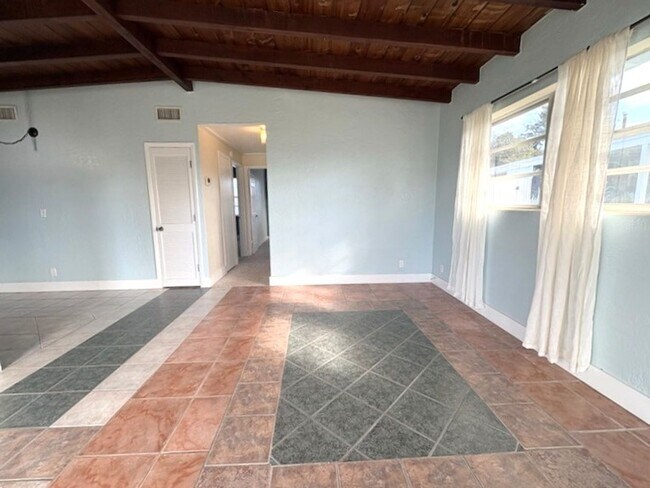 Foto del edificio - Beachside Bungalow in Ormond Beach!