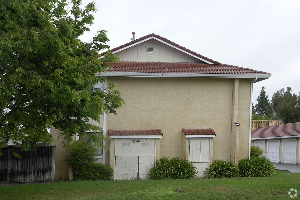 Building Photo - 2744 College Ave