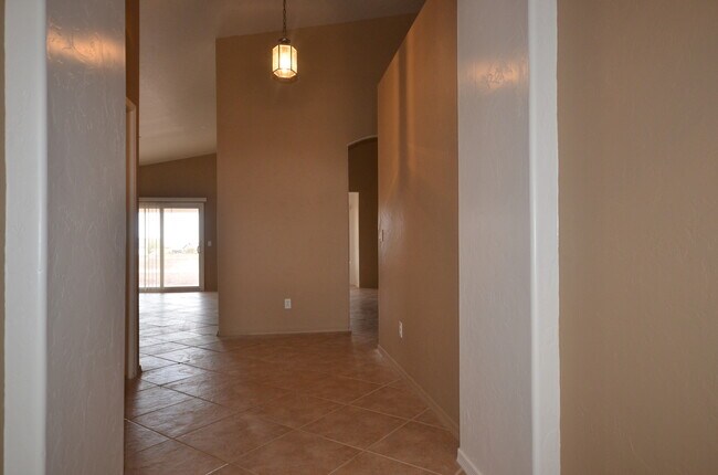 Foto del edificio - 3BR/2BA/2CG, 1802 sq.ft. rental in Sierra ...