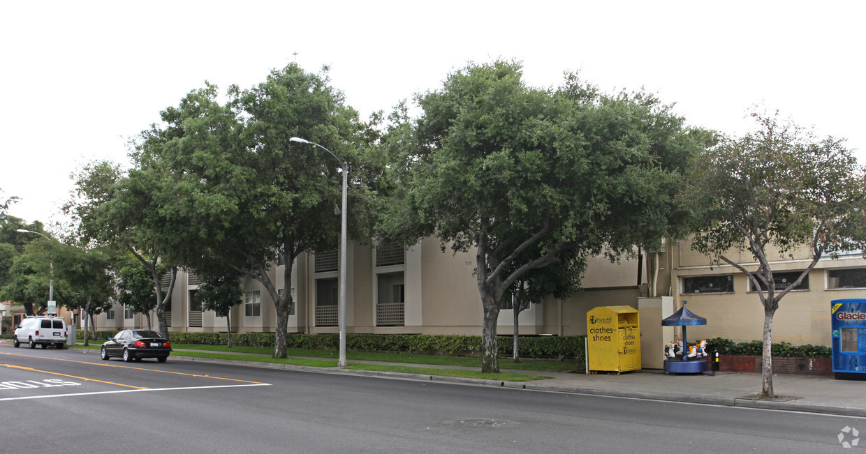 Foto del edificio - Oakmont Plaza