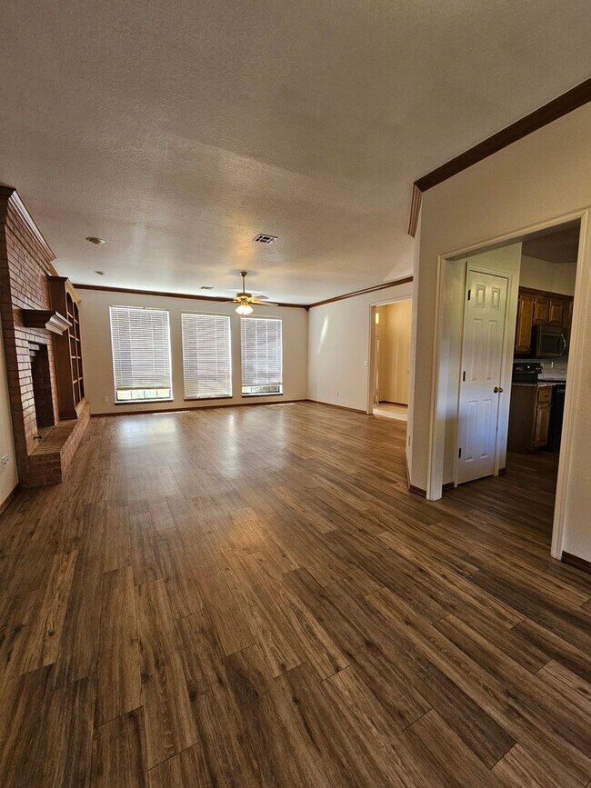 Building Photo - (3) Bed/(2) Bath in Castlerock Addition! P...