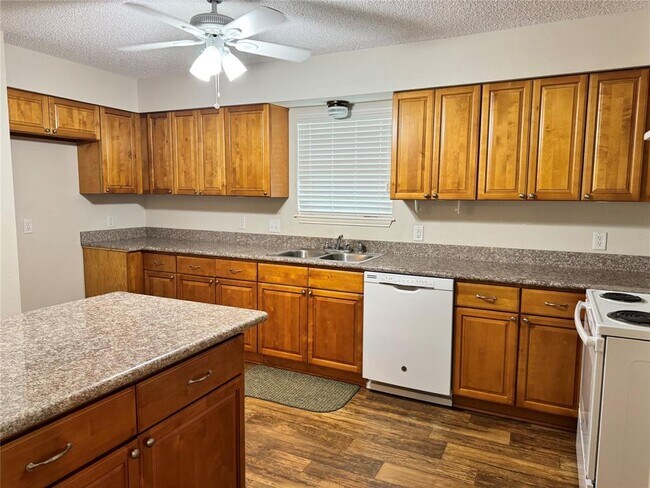 Building Photo - 3063 Gravel Rd