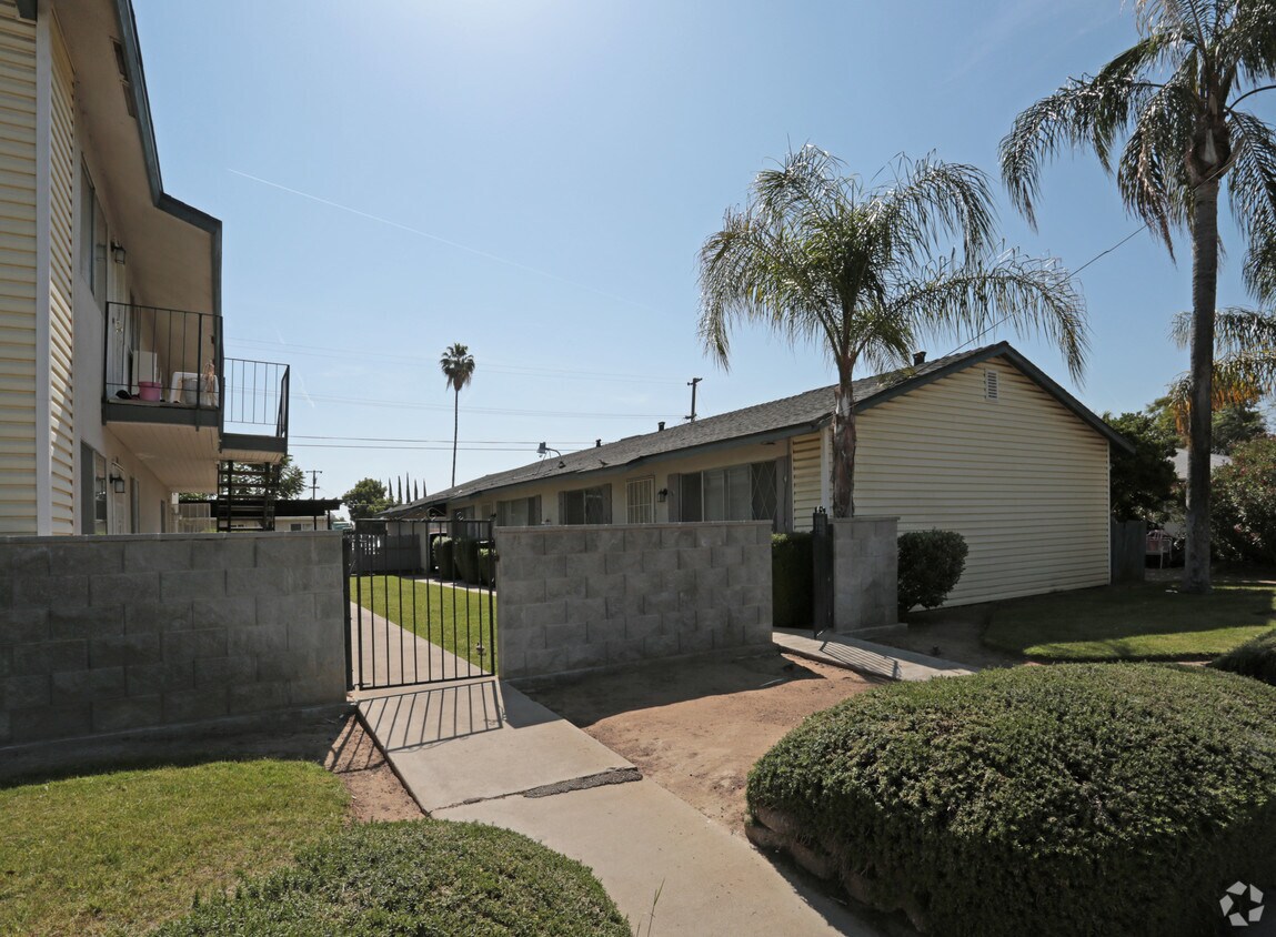 Building Photo - 1419-1427 Minnewawa Ave