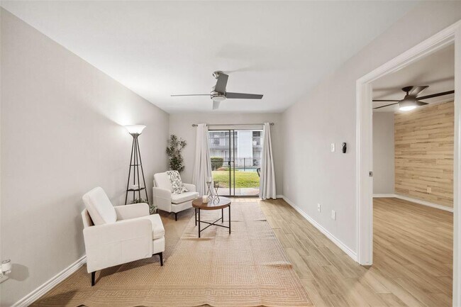 Foto del edificio - 13151 Walden Rd