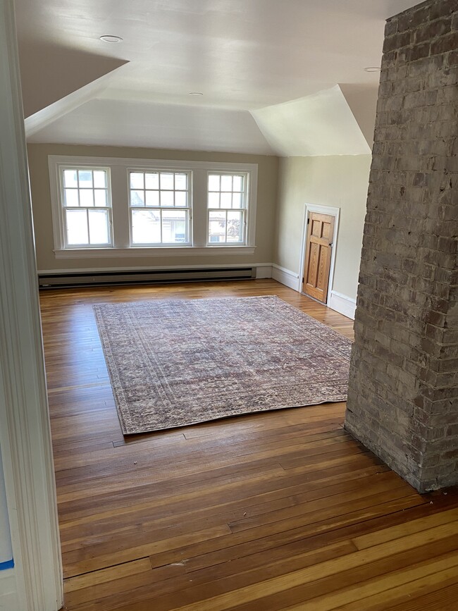 Living room hard wood floors - 811 Market St