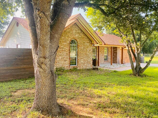 Building Photo - 349 Ponderosa Rd
