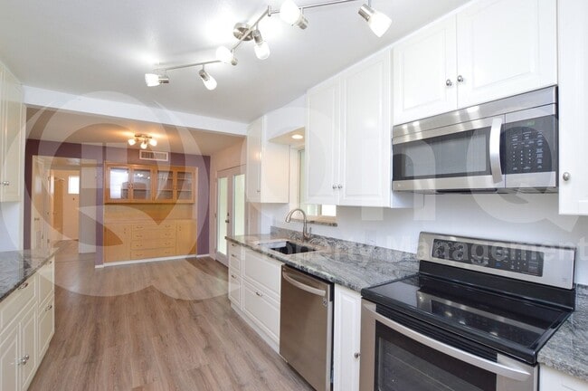 Building Photo - 1305 E Downing St