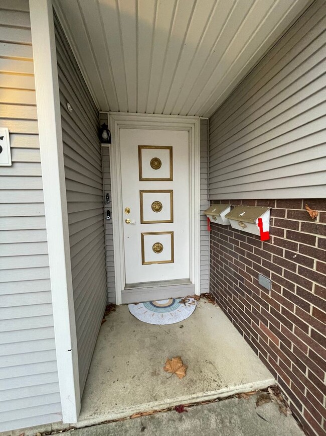 Building Photo - 1305 E Scovill St