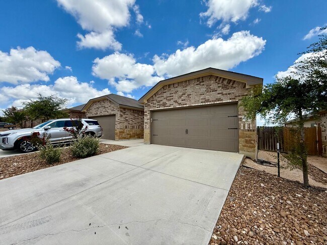 Photo - 3 Bedroom, 2 Bathroom Duplex in Converse! Townhome